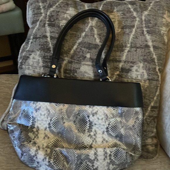 ❤️Calvin Klein Snakeskin Purse - Picture 3 of 5